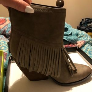 Fringe booties never worn 7 1/2